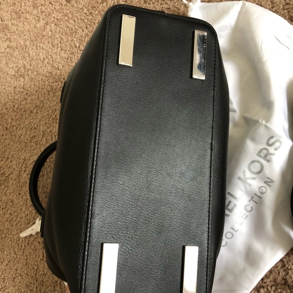 Micheal Kors! NWT! Black genuine leather tote! - Picture 8 of 8